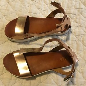 Mia Rose Gold Platform Sandal- Size 8.5